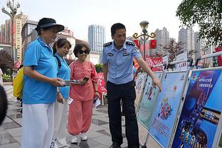 本场休战！C罗社媒晒和队友们相拥照为球队打气：祝好运