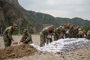 输在……罚球？湖人全队90投44中三分27投5中 掘金几乎一毛一样